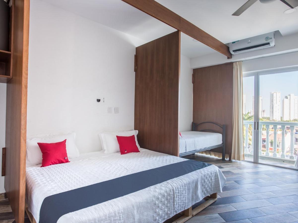 Capital O Cancun Ocean View, Cancun Bagian luar foto A bedroom at the hotel