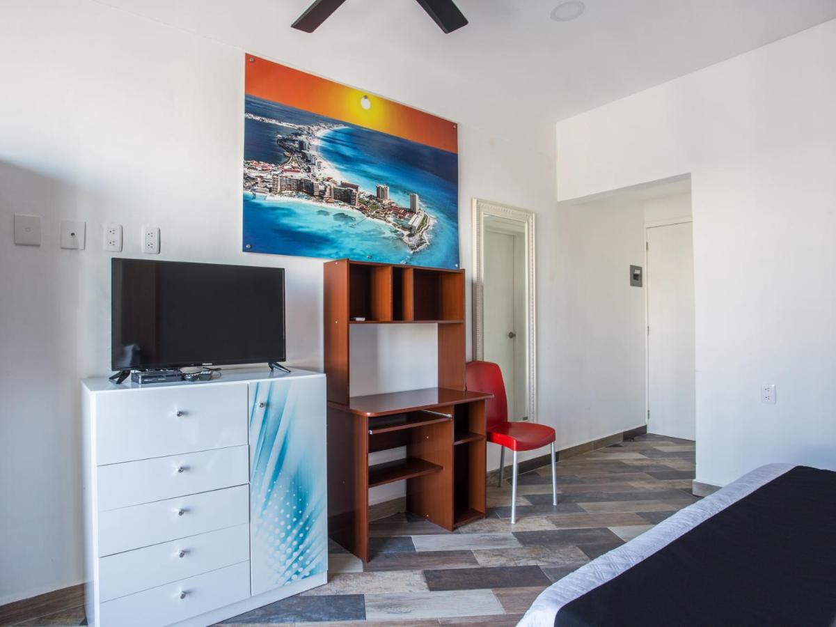 Capital O Cancun Ocean View, Cancun Bagian luar foto A room at the hotel